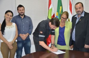 Edemir Alexandre Camargo Neto é empossado Diretor do DEAP