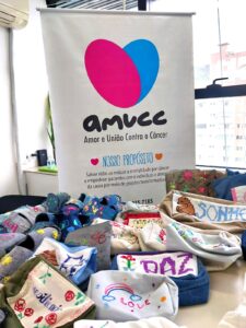 Presídio Feminino de Florianópolis doa peças confeccionadas em curso de moda sustentável