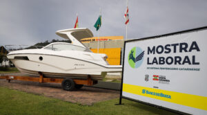 4ª Mostra Laboral começa com grande público no CIC e reforça o trabalho como instrumento de transformação no sistema prisional