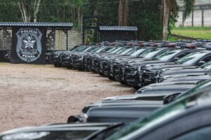 Polícia Penal de Santa Catarina recebe 18 viaturas operacionais e 800 pistolas Glock